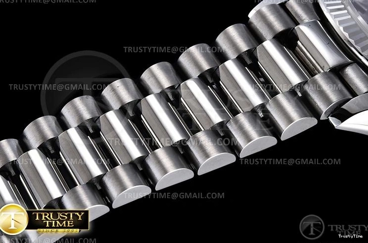 0130 RDD0224E – DayDate 36mm MoistureWicking 706